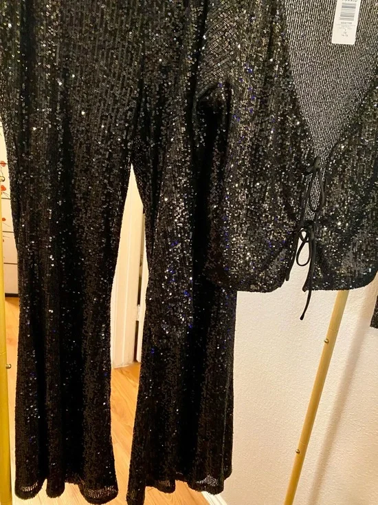 Torrid Sequin Tie Front Top and Flared Leg Pants Set - Size 1X - NWT! - Picture 8 of 16